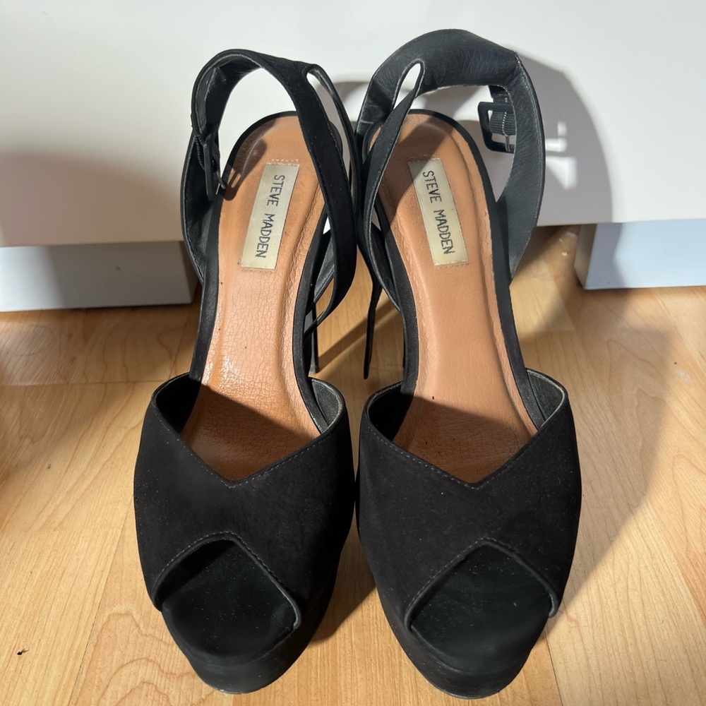 Steve Madden Suede Pumps